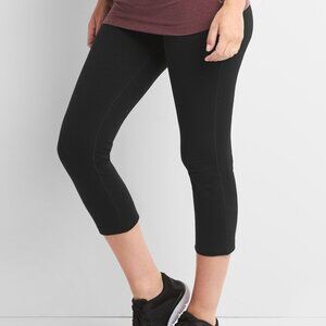 GapFit Maternity Black Full Panel Performance Cotton Capris Size Medium
